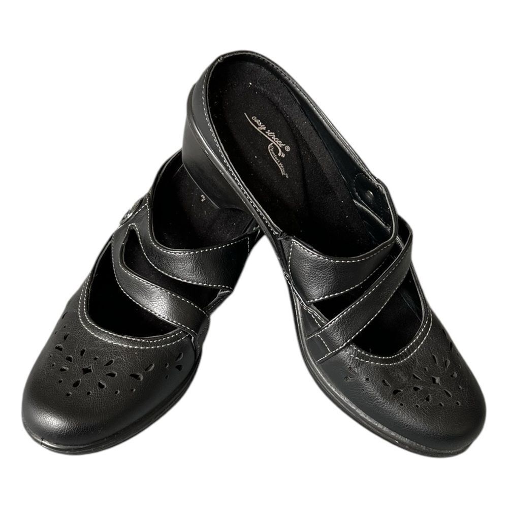 Easy Street - Black Closed Toed Heels - Size 10